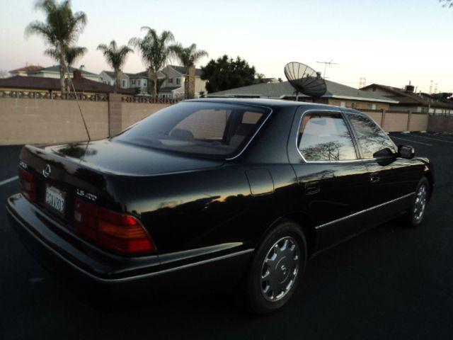 Lexus LS 400 1996 photo 2