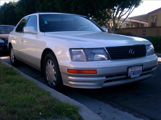 Lexus LS 400 1996 photo 2