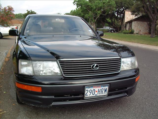 Lexus LS 400 1997 photo 2