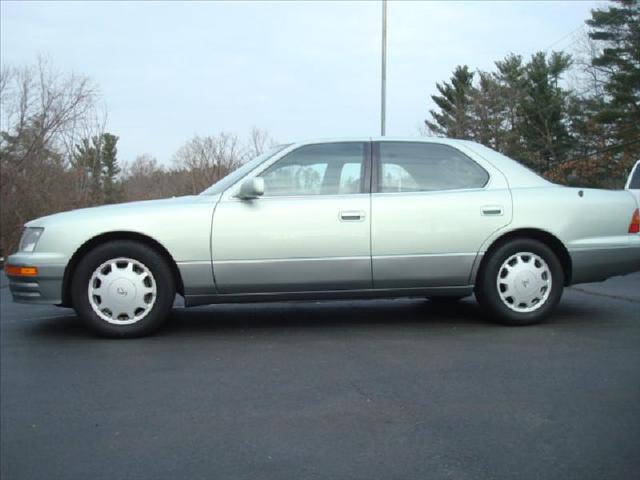 Lexus LS 400 1997 photo 1