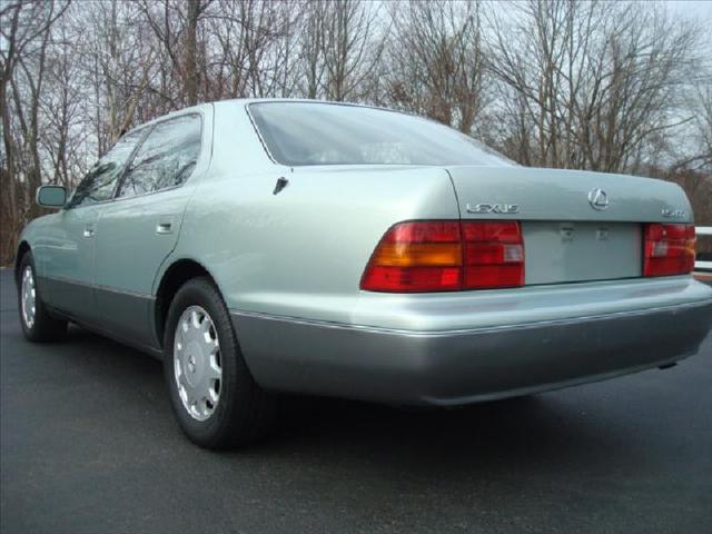 Lexus LS 400 1997 photo 2