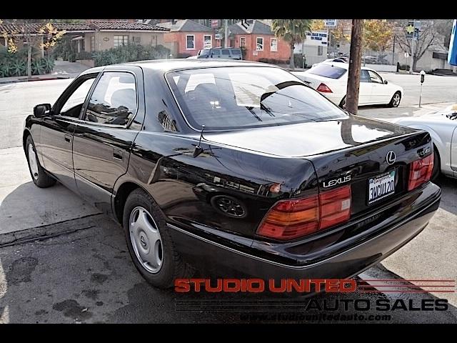 Lexus LS 400 1997 photo 2