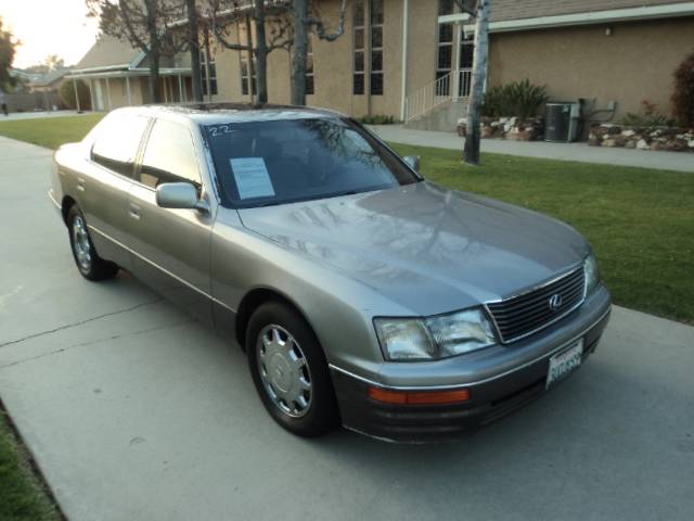 Lexus LS 400 1997 photo 1