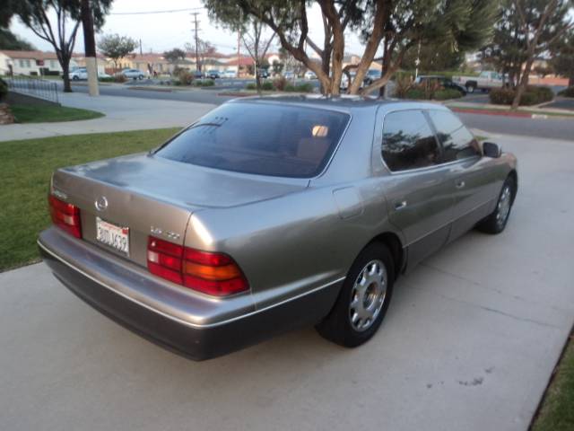 Lexus LS 400 Unknown Sedan