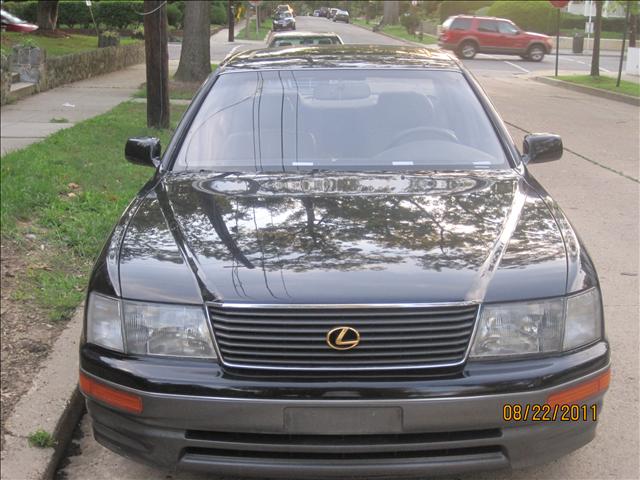 Lexus LS 400 1997 photo 2