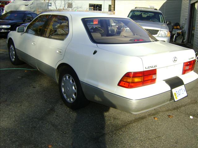 Lexus LS 400 1997 photo 2