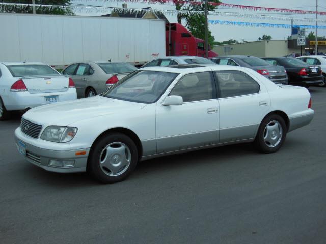 Lexus LS 400 1998 photo 2