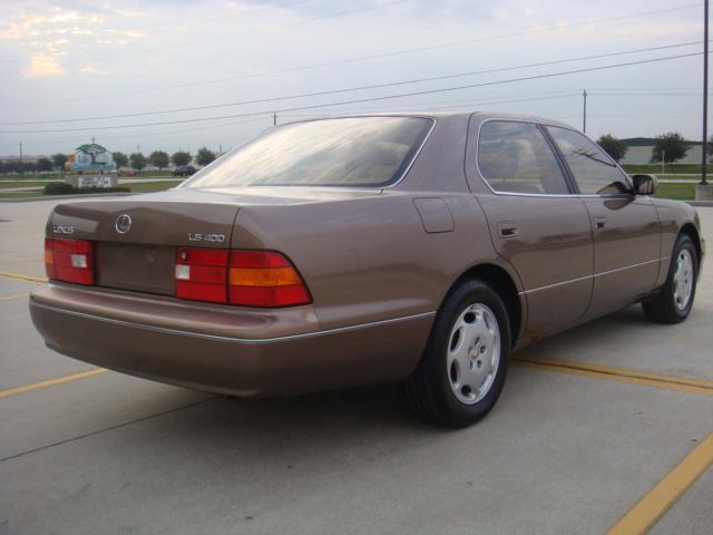 Lexus LS 400 1998 photo 2