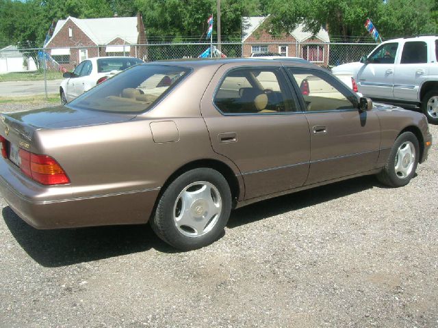 Lexus LS 400 1998 photo 1