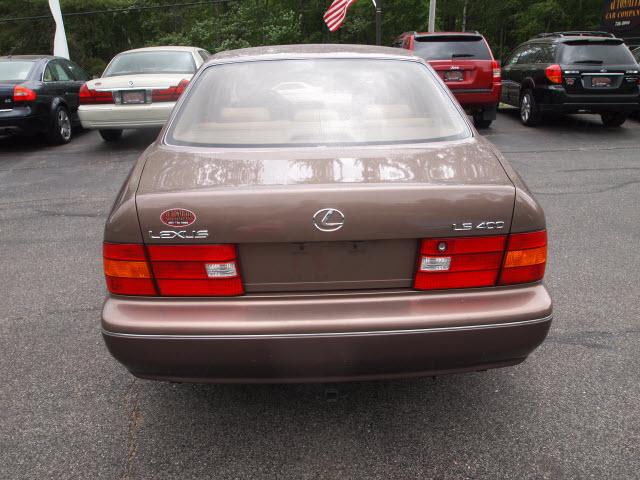 Lexus LS 400 1998 photo 4