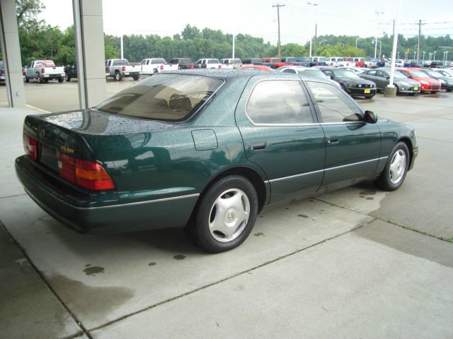 Lexus LS 400 1998 photo 3