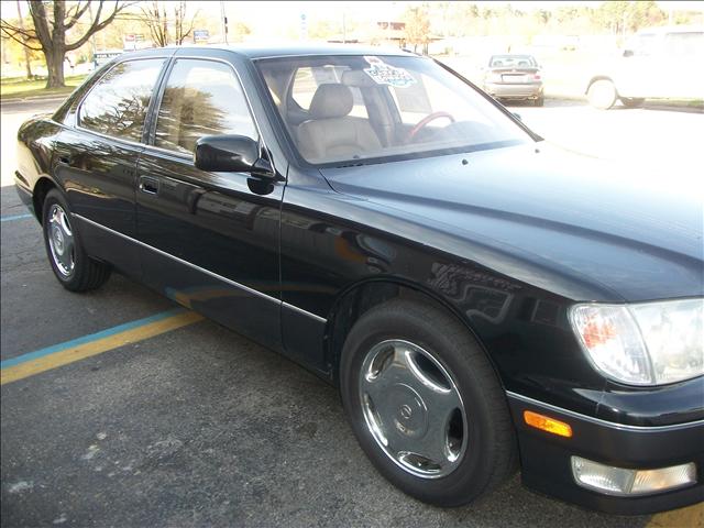 Lexus LS 400 Premium Sedan