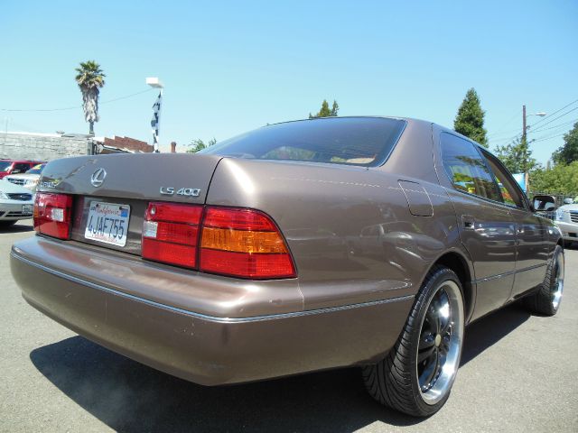 Lexus LS 400 1999 photo 12