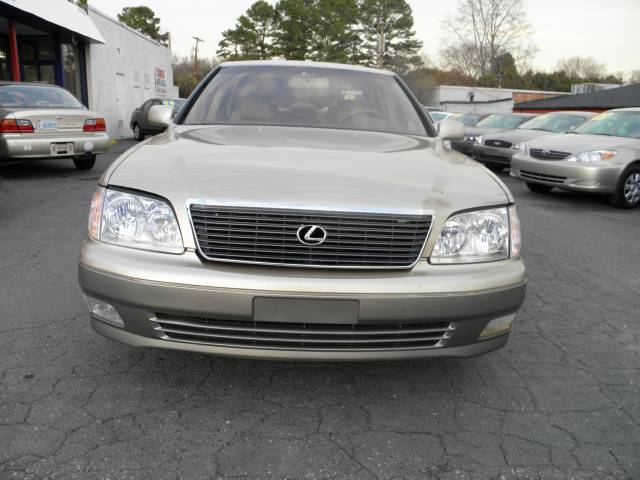 Lexus LS 400 Base Sedan