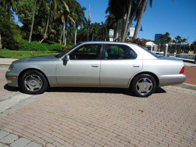 Lexus LS 400 2000 photo 2