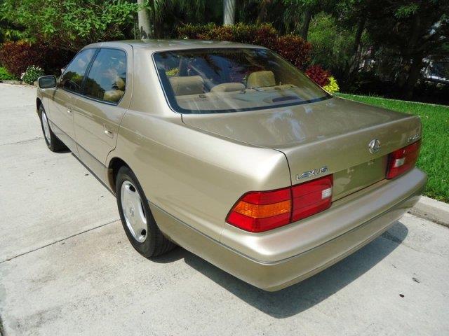 Lexus LS 400 2000 photo 1