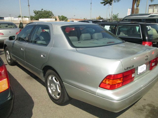 Lexus LS 400 2000 photo 2