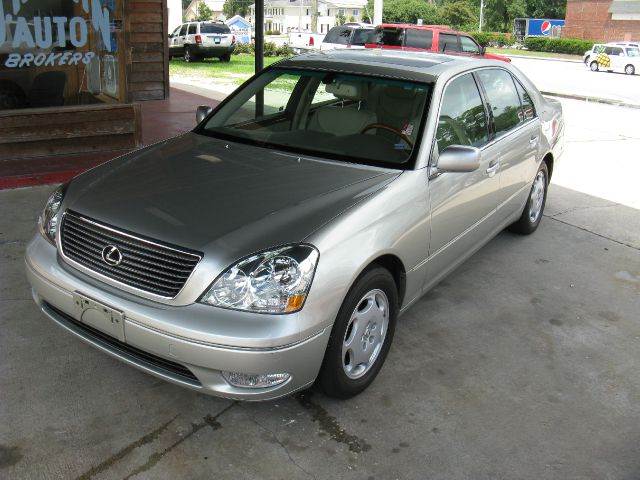 Lexus LS 430 2001 photo 2