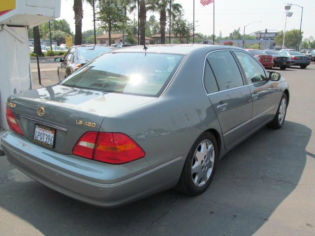 Lexus LS 430 2001 photo 2