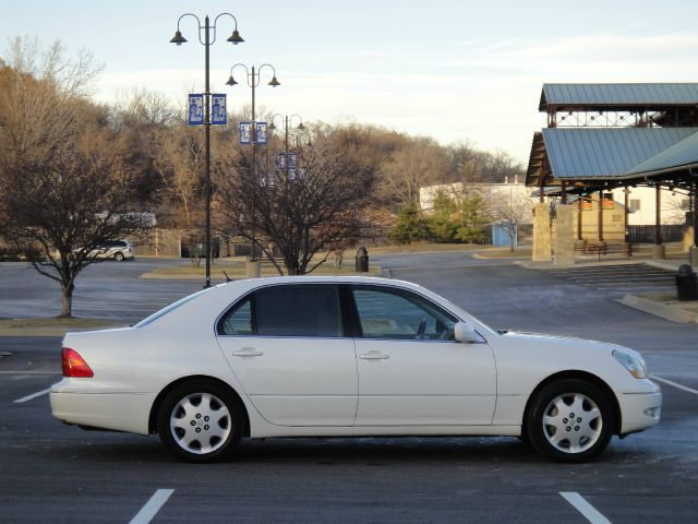 Lexus LS 430 2001 photo 2