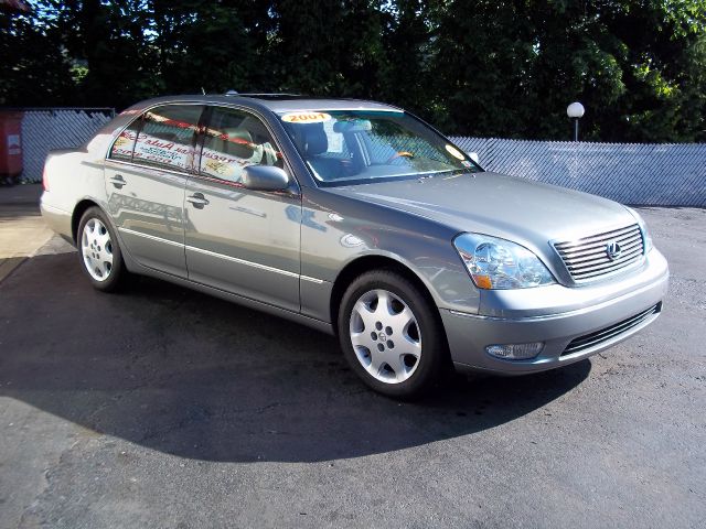 Lexus LS 430 2001 photo 2