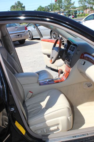 Lexus LS 430 2001 photo 2