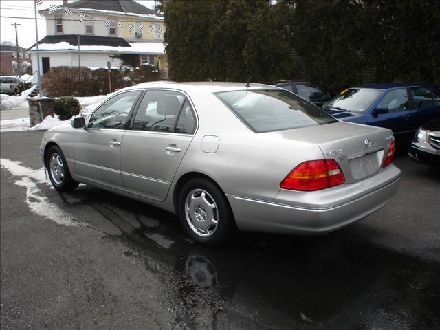 Lexus LS 430 2002 photo 2