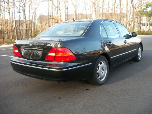 Lexus LS 430 2002 photo 2