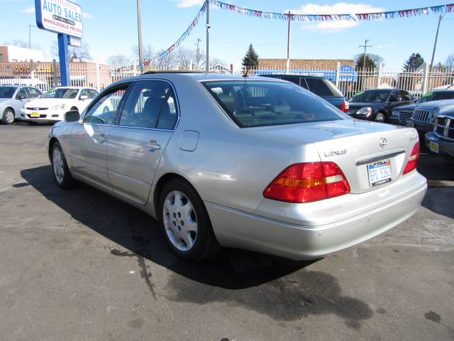 Lexus LS 430 2002 photo 2