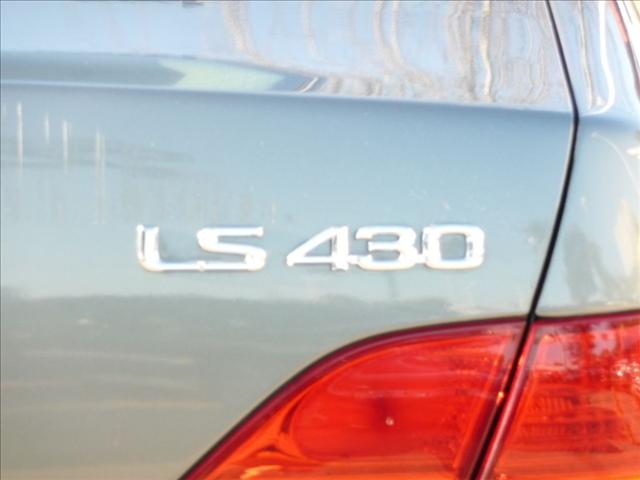 Lexus LS 430 2002 photo 2