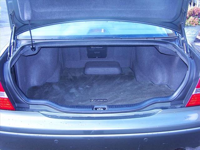 Lexus LS 430 2004 photo 2