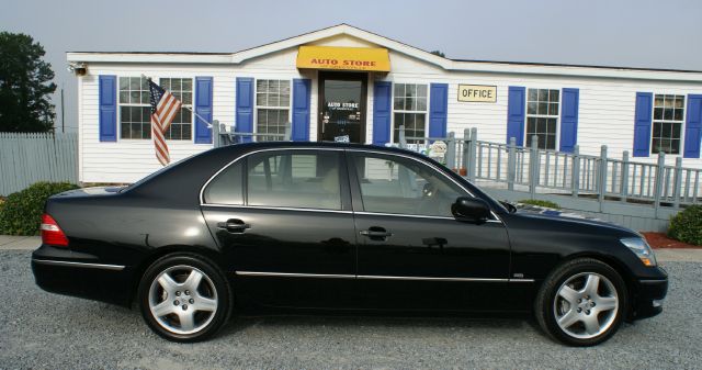 Lexus LS 430 2004 photo 2