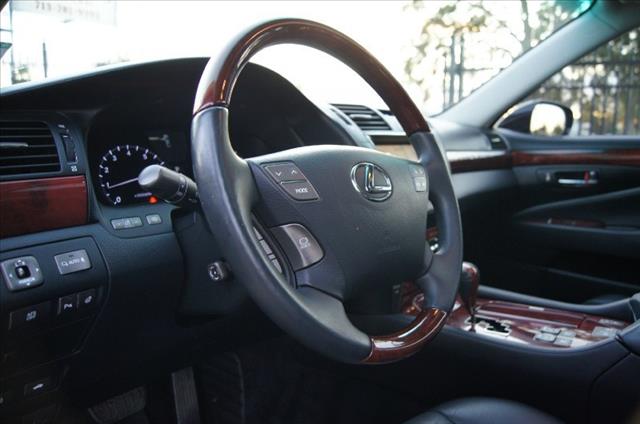 Lexus LS 460 2008 photo 25