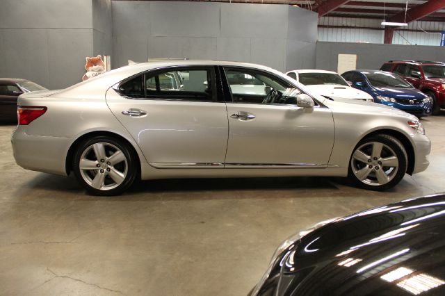 Lexus LS 460 2010 photo 23