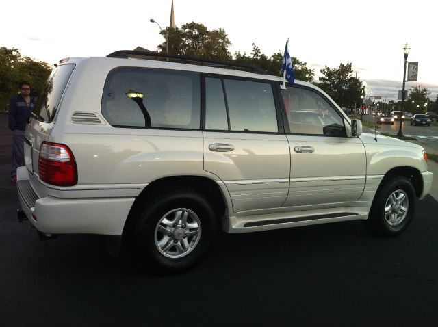 Lexus LX 470 1999 photo 3