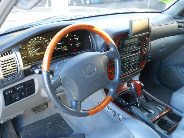 Lexus LX 470 2000 photo 2