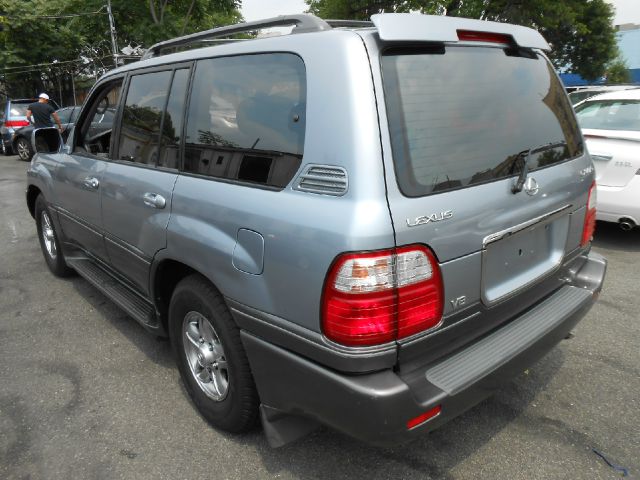 Lexus LX 470 2002 photo 2