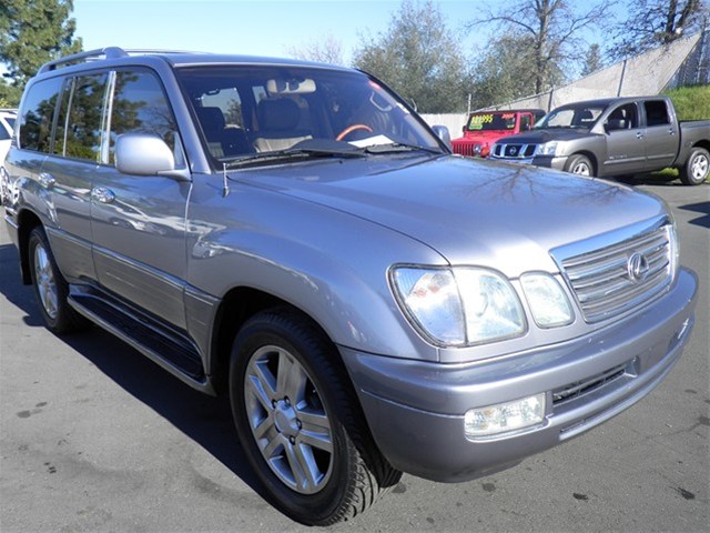 Lexus LX 470 2003 photo 2