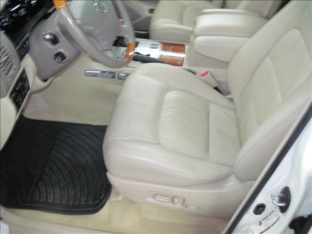 Lexus LX 470 2004 photo 4