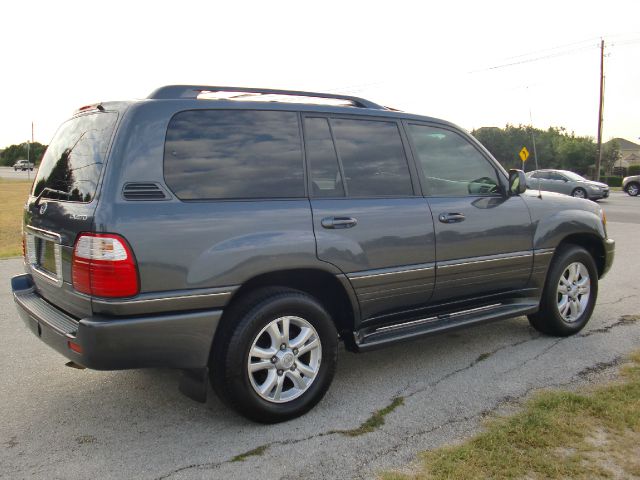 Lexus LX 470 2004 photo 2