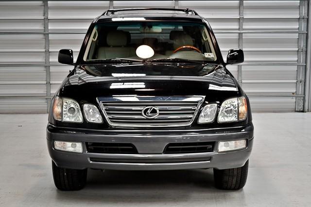 Lexus LX 470 2004 photo 2