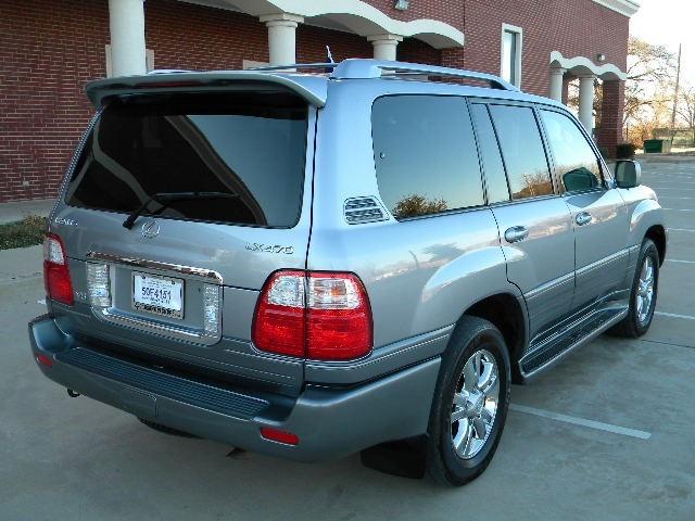 Lexus LX 470 2004 photo 2