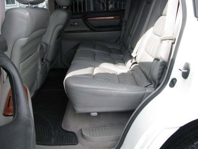 Lexus LX 470 2004 photo 2