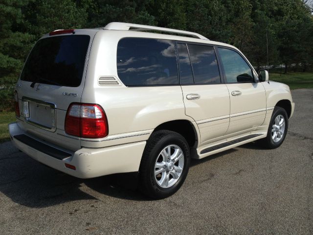 Lexus LX 470 2005 photo 3