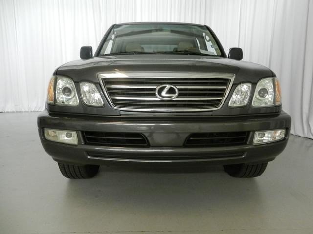 Lexus LX 470 2005 photo 2