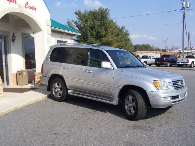 Lexus LX 470 2006 photo 2