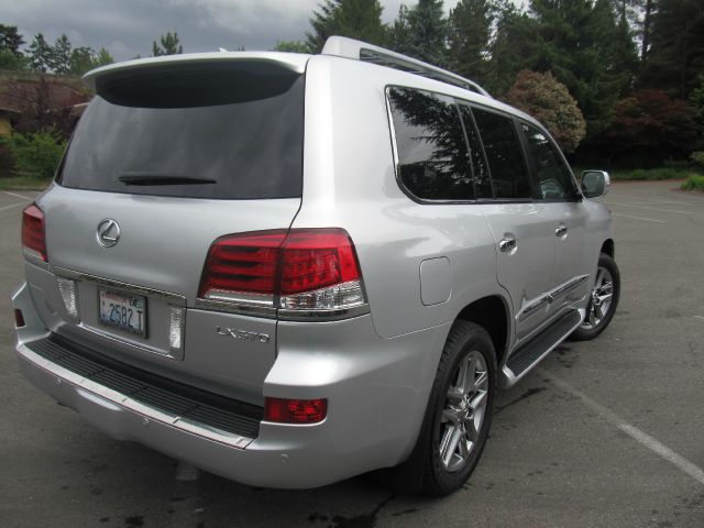 Lexus LX 570 2013 photo 3