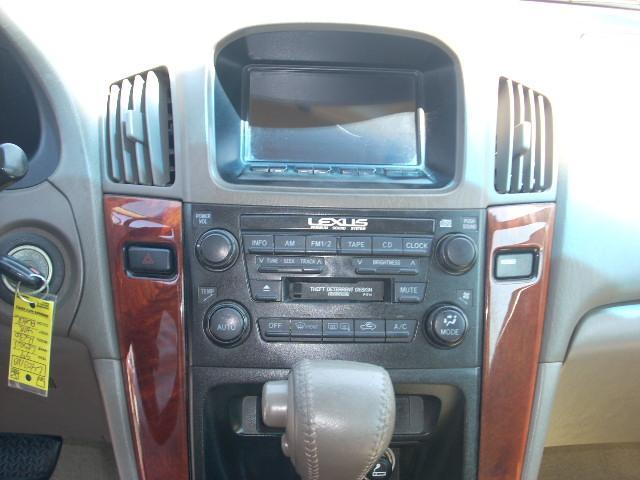 Lexus RX 300 1999 photo 2