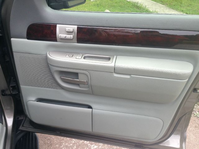 Lincoln Aviator 2003 photo 2