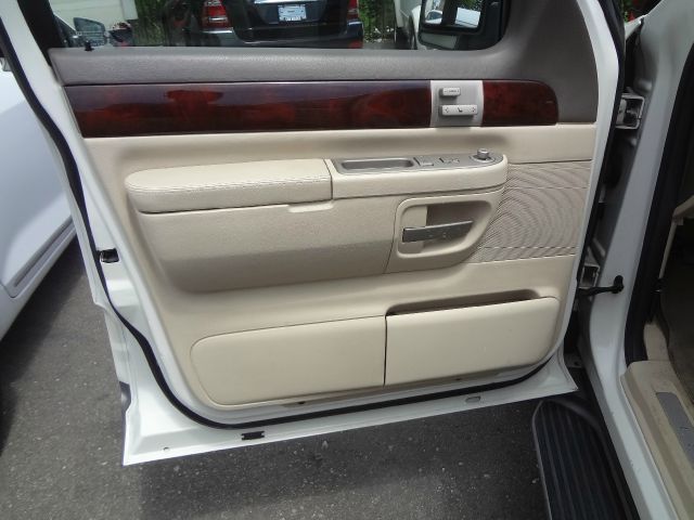 Lincoln Aviator 2004 photo 10